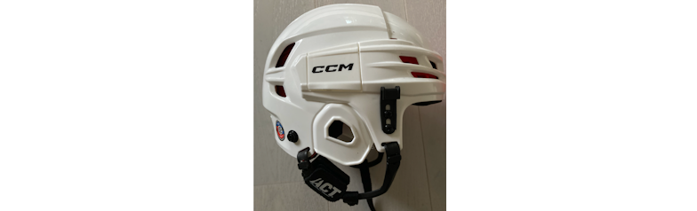 Junior helmet with sensor dock